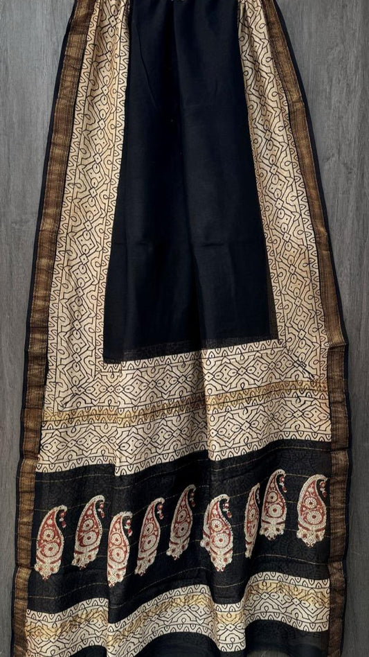 Black & white Maheshwari silk cotton saree